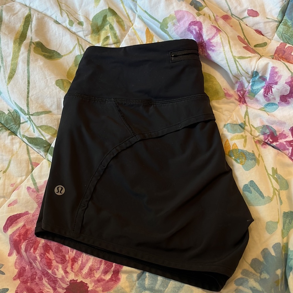 LULULEMON SIZE 4 SPEEDUPS